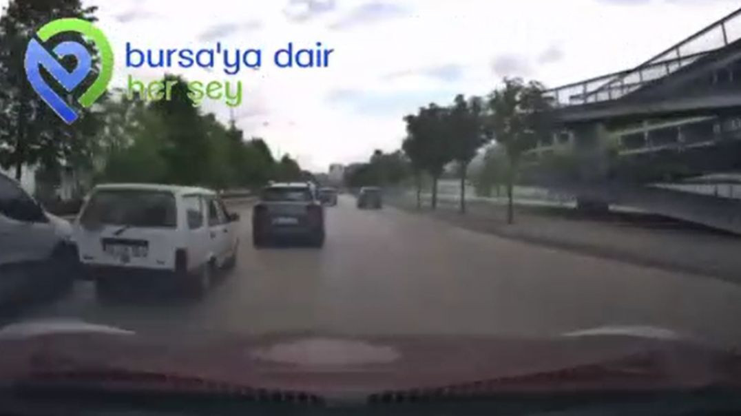 Bursa'da ölümüne sollayan sürücü faciadan kıl payı döndü