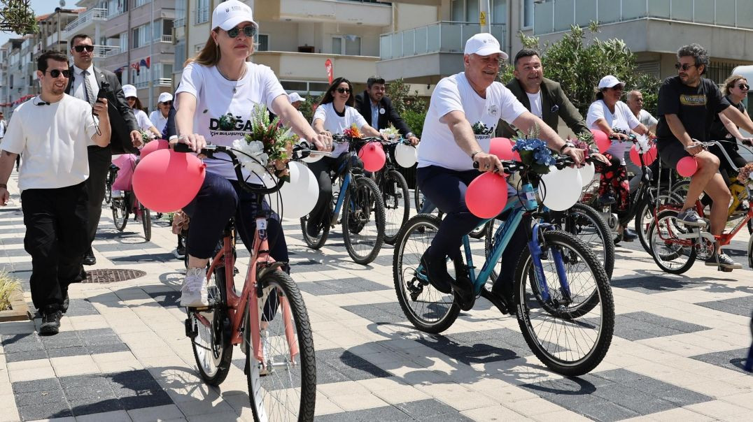Bozbey çifti Süslü Bisikletler Şenliği’nde bisiklete bindi