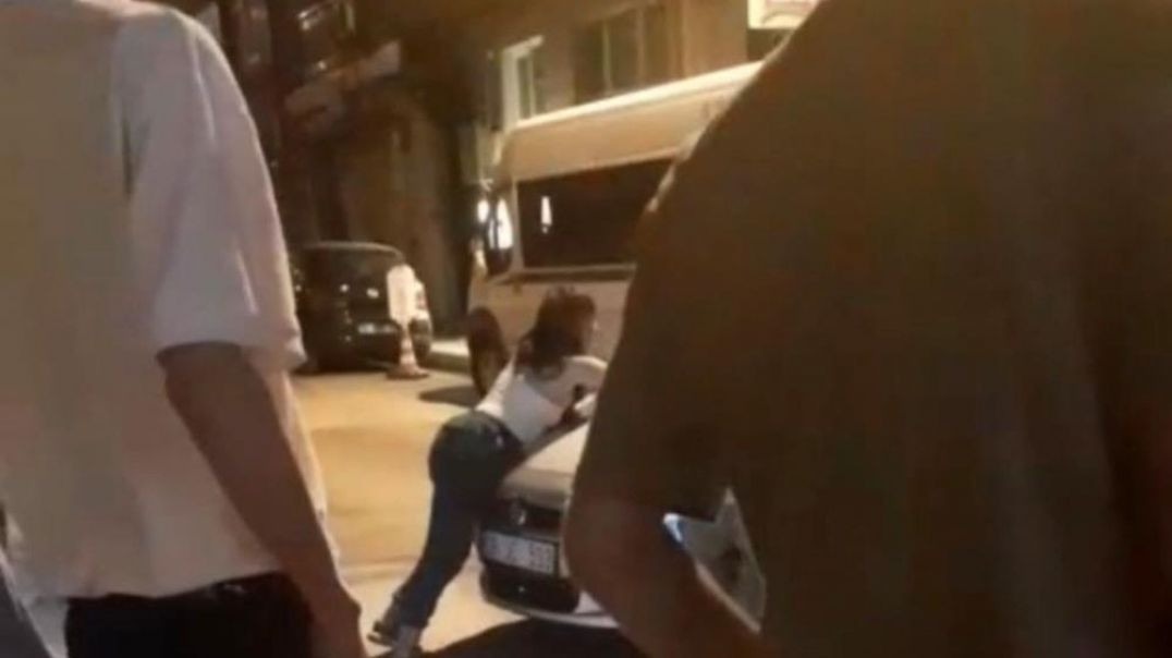 Bursa'da kaputa çıkan kadın araçtan inmeyince sürüklenerek ilerledi