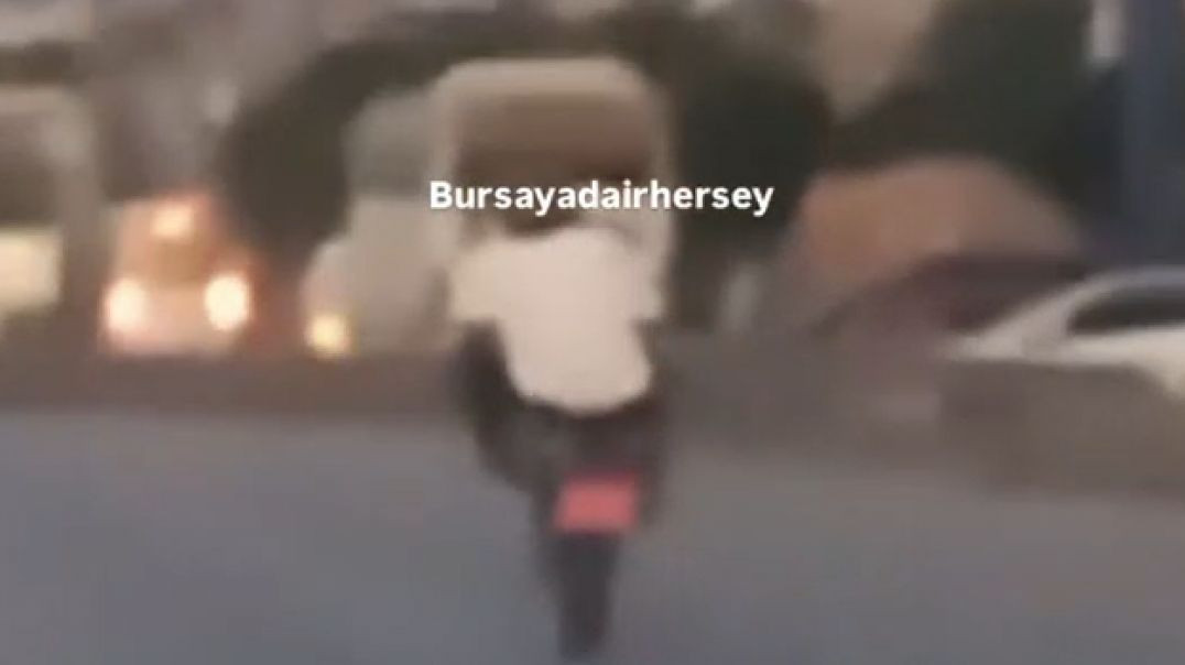 Bursa'da trafik magandası motosikleti şahlanarak sürdü
