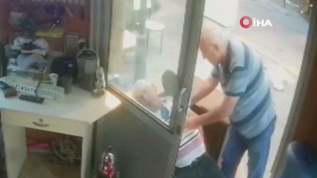 İzmir'de fenalaşan arkadaşına yardım ederken fenalaştı: İkisi de kalp krizinden öldü