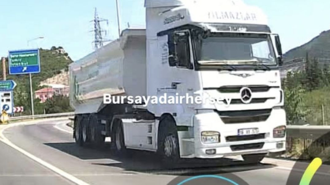 Bursa'da ters şeritte ilerleyen tır kazaya davetiye çıkardı