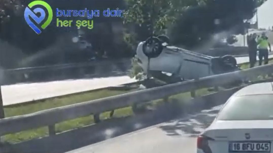 Bursa'da takla atan otomobil refüjde ters döndü