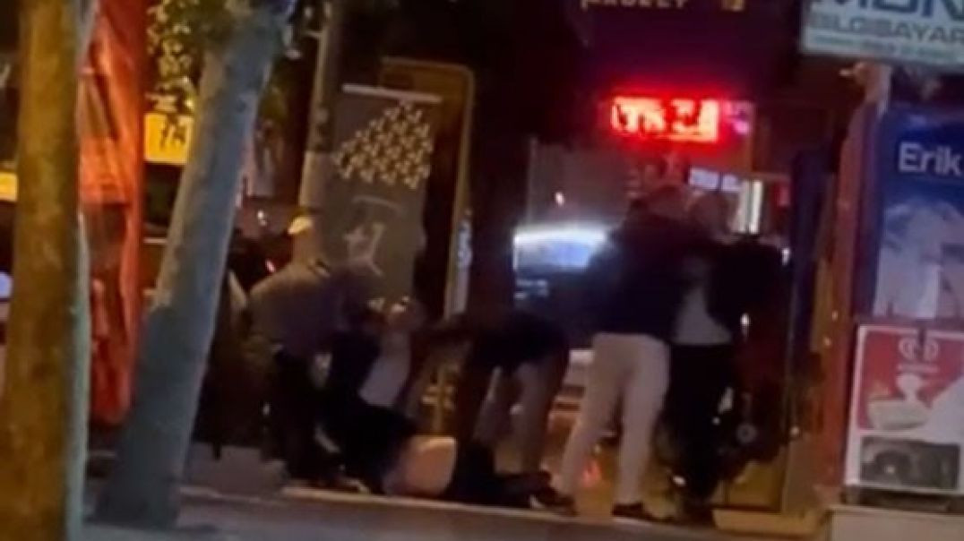 Bursa'da sokak ortasında acımadan tekme tokat dövdüler