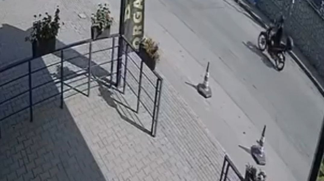 Bursa'da polisten kaçan şüpheli araca çarpıp yok oldu