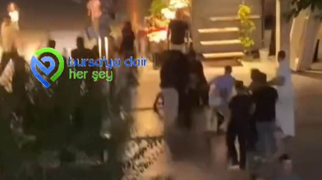 Bursa'da Podyum Park'ta iki grup arsında tekme ve yumruklu kavga çıktı