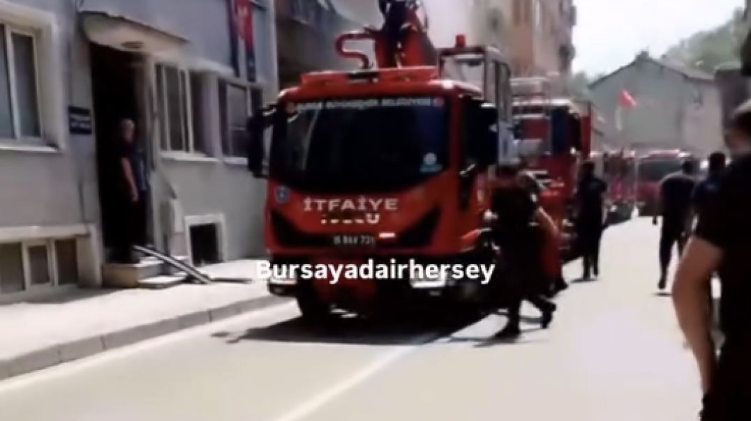 Bursa'da ev yangını paniği: Alevler kısa sürede büyüdü!