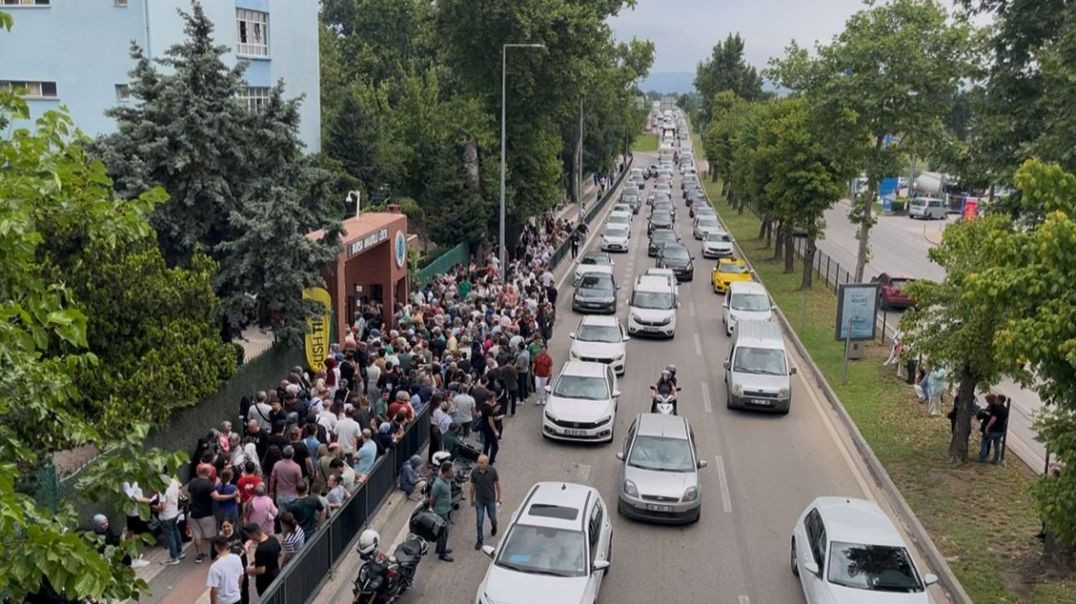 Bursa'da öğrenciler YKS öncesi yoğun trafikte zor anlar yaşadı