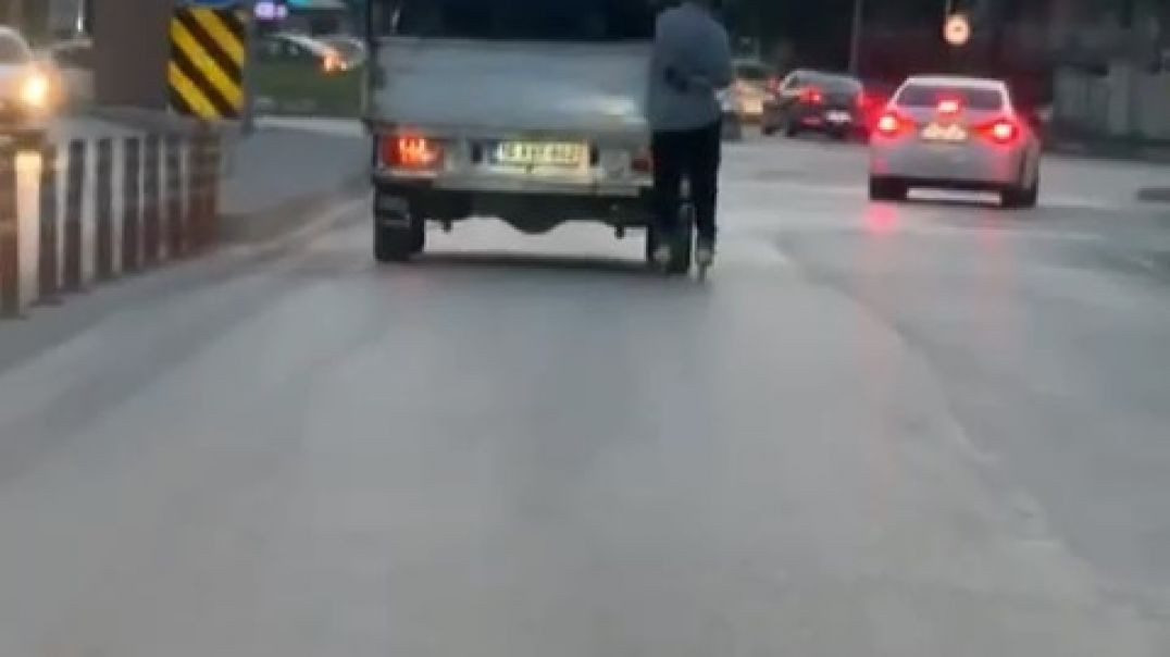 Bursa’da patenli gencin tehlikeli yolculuğu yürekleri ağza getirdi!