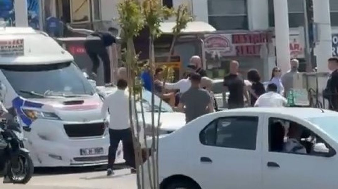 Bursa'da yol verme kavgası trafik boks ringine döndü