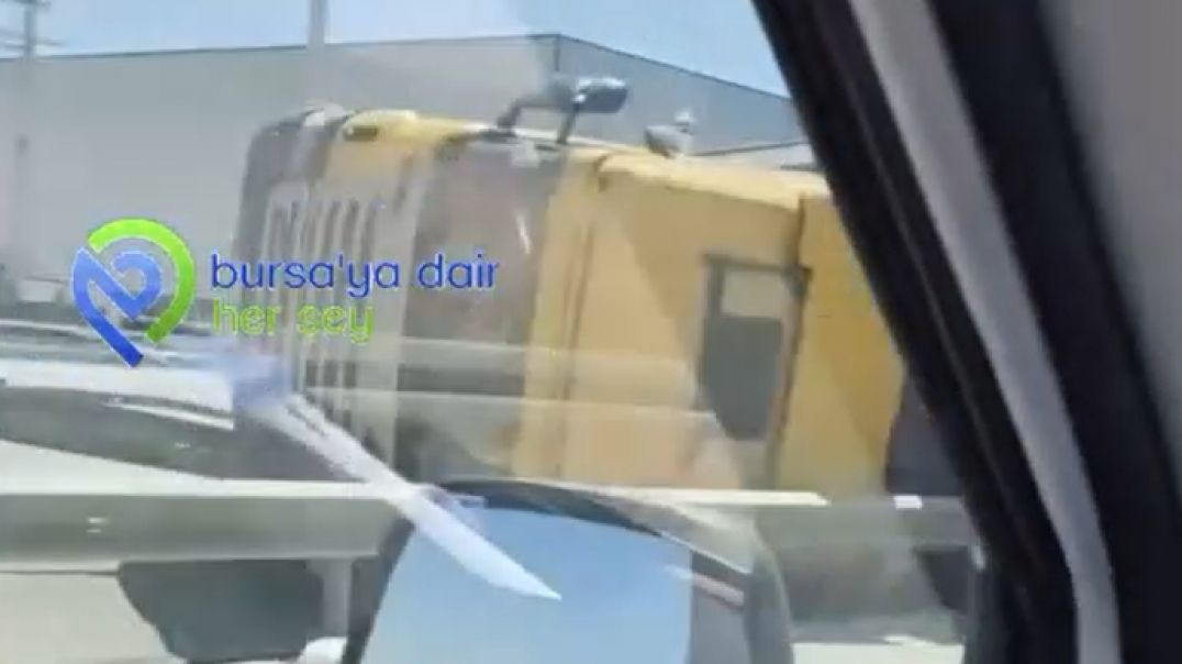 Bursa'da refüje giren tır yan yattı