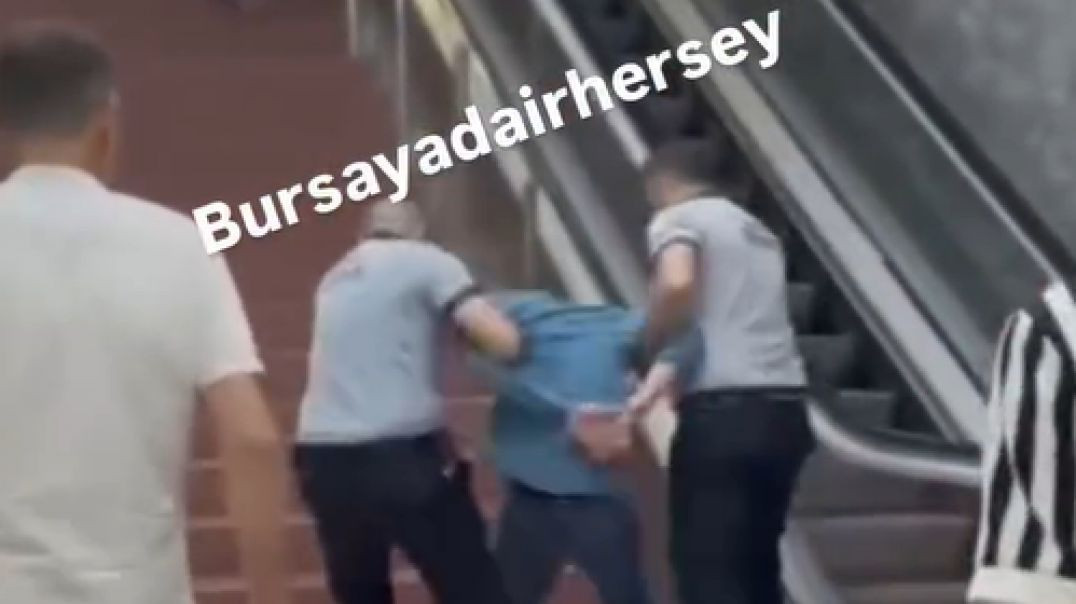 Bursa'da metroda camları yumruklayan şahıs yolculara korkuyu yaşattı