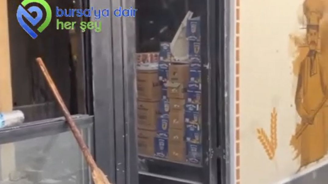 Bursa'da fırın çıkan yangında alevlere teslim oldu