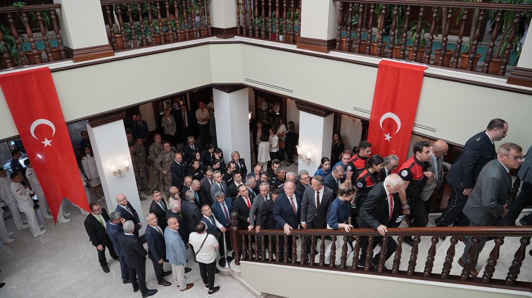 Bursa protokolü valilik binasında bayramlaştı