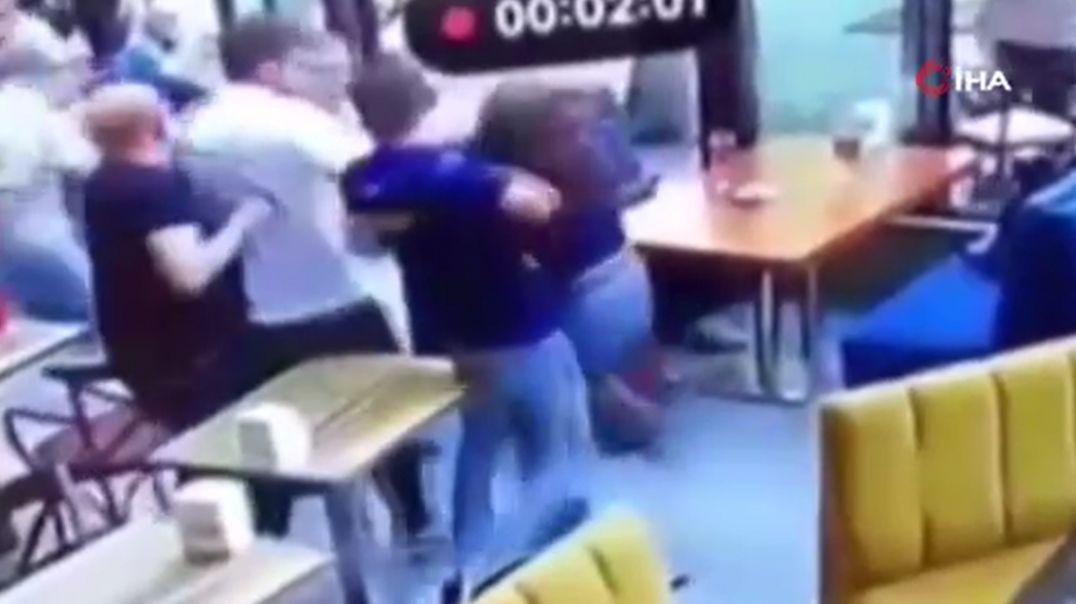Ankara’da kadın garson tokat atan müşteri sert kayaya çarptı