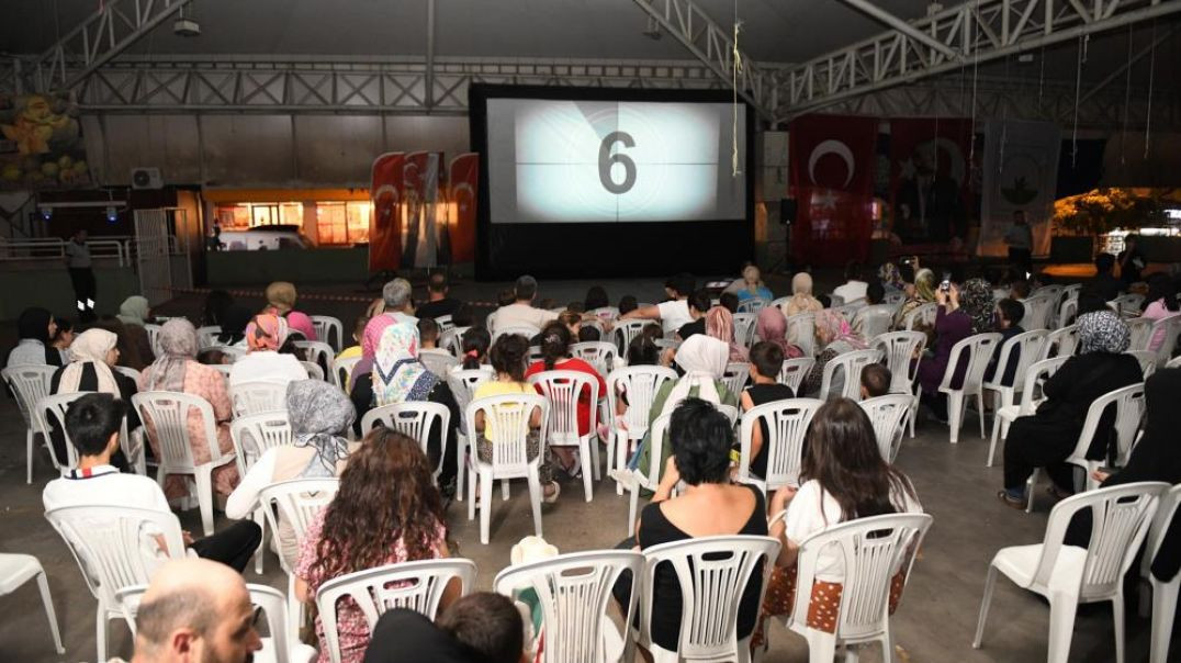 Osmangazi’de yaz akşamları açık hava sinemasıyla şenleniyor
