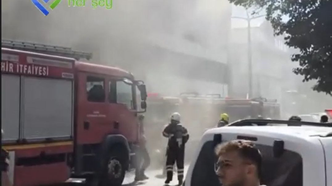Bursa'da iş yerinde yangın çıktı…Duman gökyüzünü kapladı