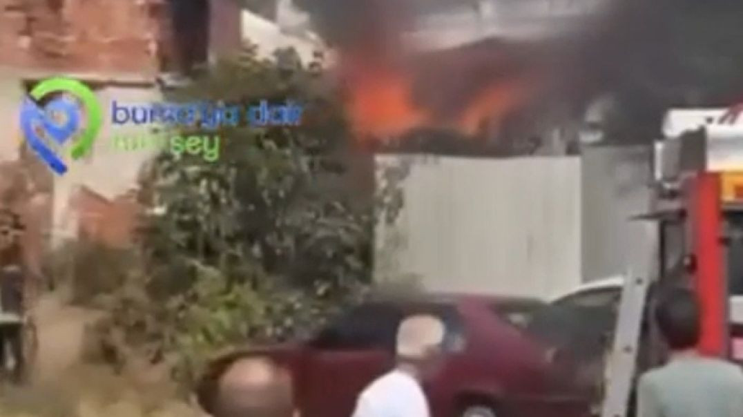 Bursa'da Ördekli Kültür Merkezi yakınında yangın paniği!