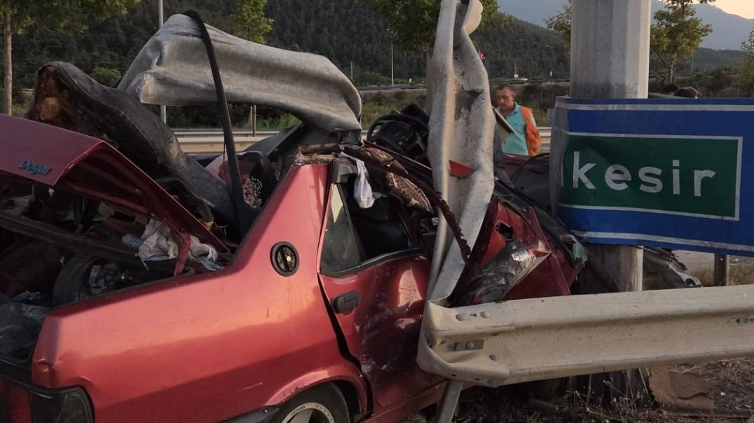 Bursa'da Tofaş bariyerlere ok gibi saplandı: Sürücü hayatını kaybetti!