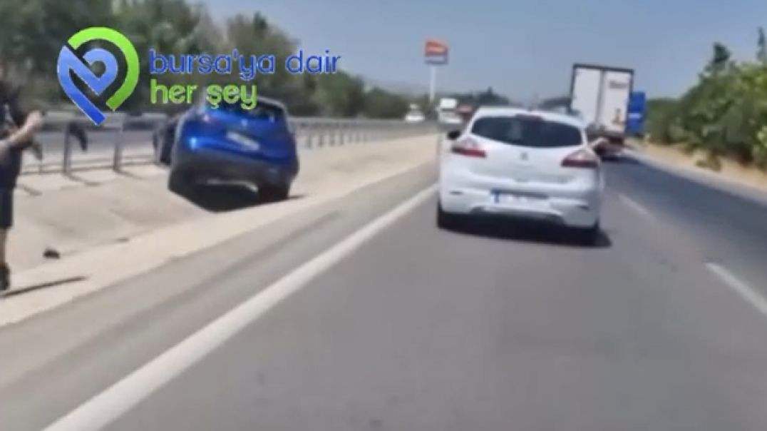 Bursa'da yaralanmalı kazanın ardından trafik durdu