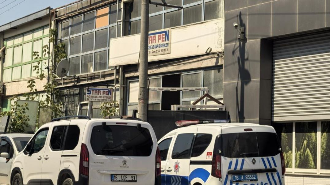 Bursa'da yapılan pencereyi beğenmeyen müşteri iş yerini kurşunladı
