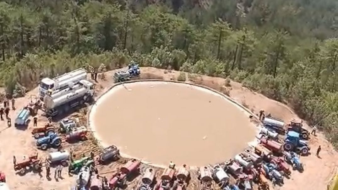 Harmancık yangınında tanker ordusu böyle görüntülendi: Çiftçiler helikopterlere su taşıdı!