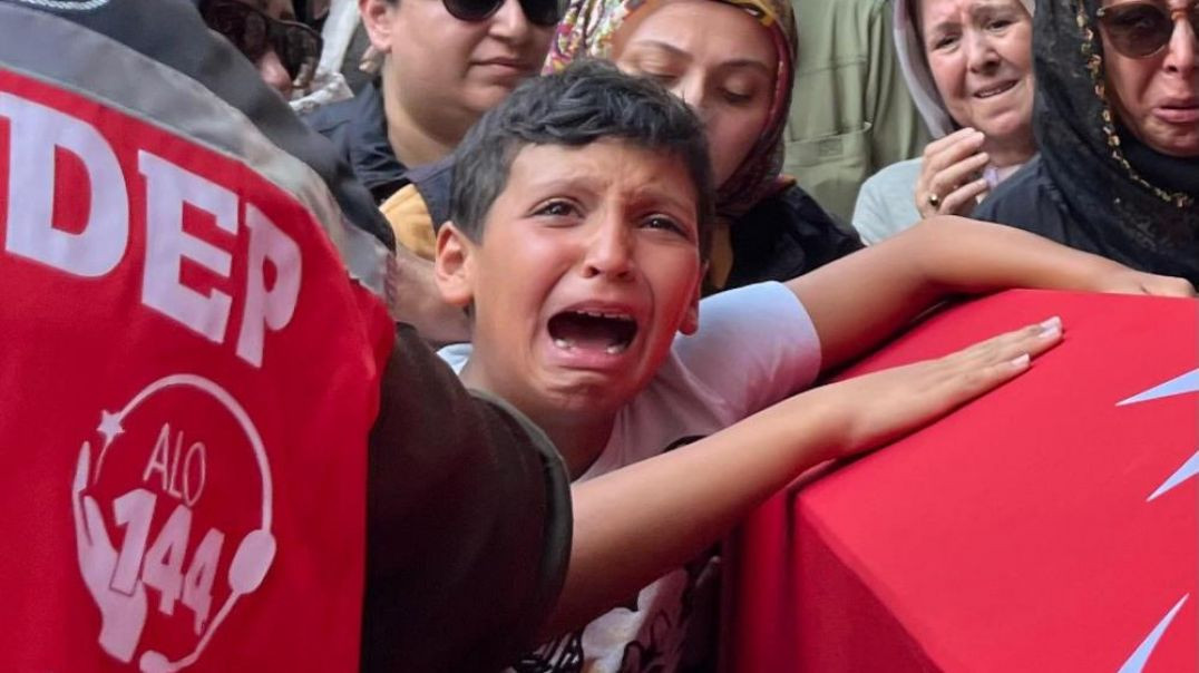 Yangın şehidinin oğlunun feryadı yürek yaktı: "Baba, ben sensiz ne yapacağım?"
