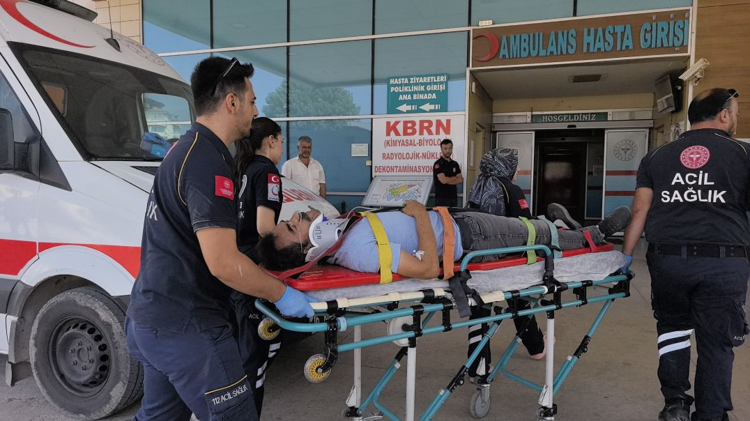 Bursa İnegöl’de kamyonet ile hafif ticari araç çarpıştı: 3 yaralı!