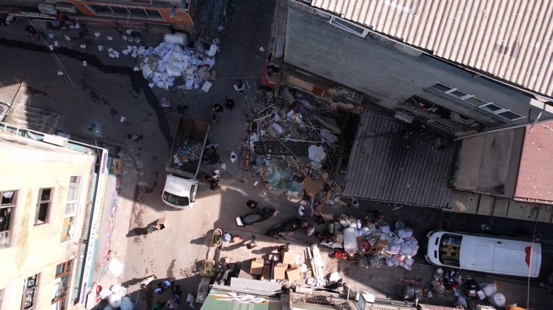 Beyoğlu'ndaki binanın çöktüğü patlamanın yeni görüntüleri ortaya çıktı!