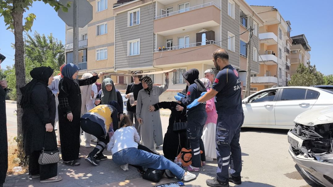 İnegöl'de zincirleme kazada komiserin de aralarında olduğu 5 kişi yaralandı