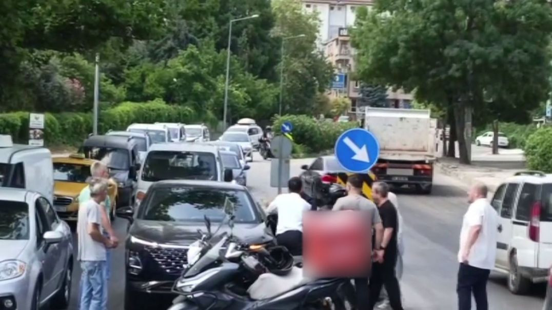 Bursa'da yol verme kavgasında birbirlerine girdiler