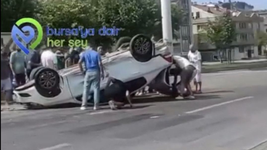 Bursa'da takla atan otomobil ters döndü: Olay yerine ambulans sevk edildi