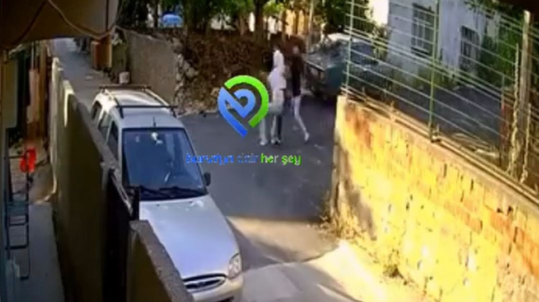 Bursa'da önü kesilen genç 5 kişi tarafından tekme tokat darp edildi