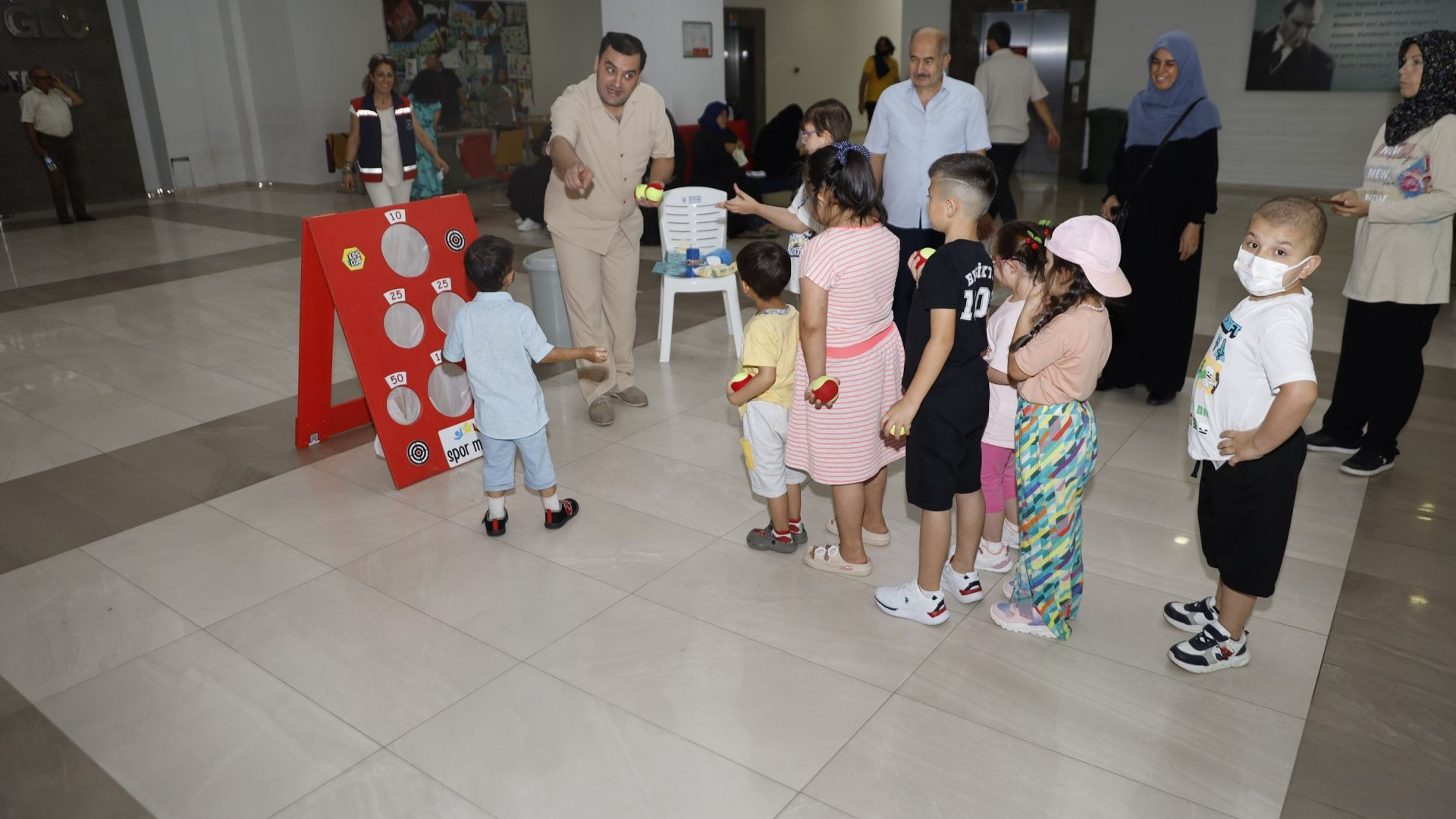 Lösemi tedavisi gören çocuklara Bursa Büyükşehir’den moral eğlencesi