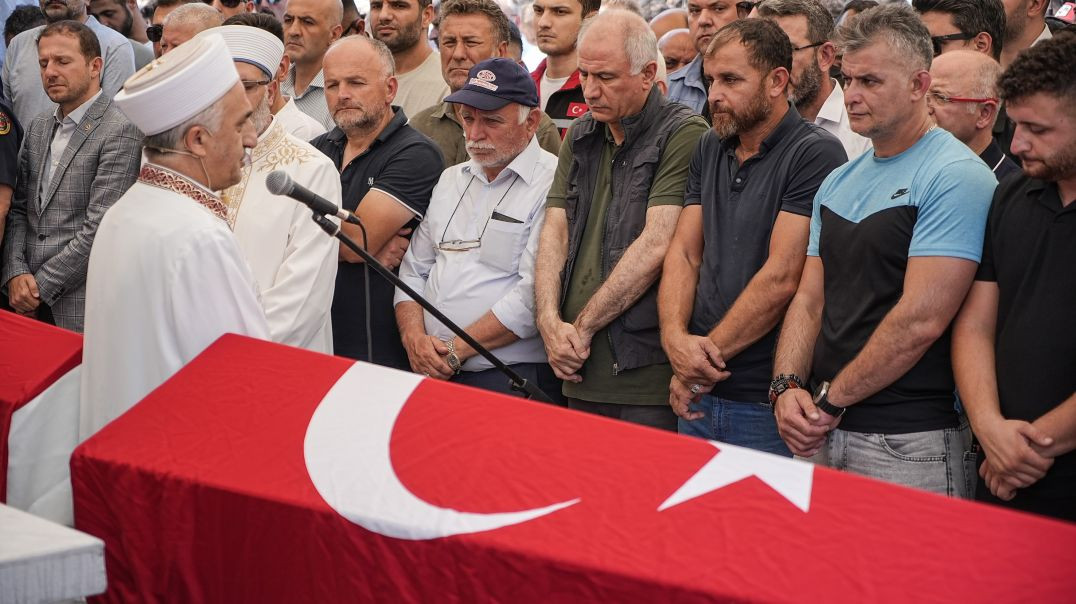 Bursa yangınına giderken can veren kahramanlar son yolculuğuna uğurlandı