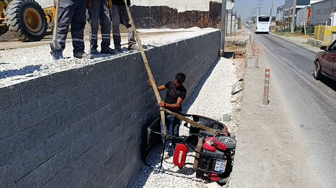İnegöl'de triportör inşaat alanına uçtu: Aynı aileden 4 kişi yaralandı
