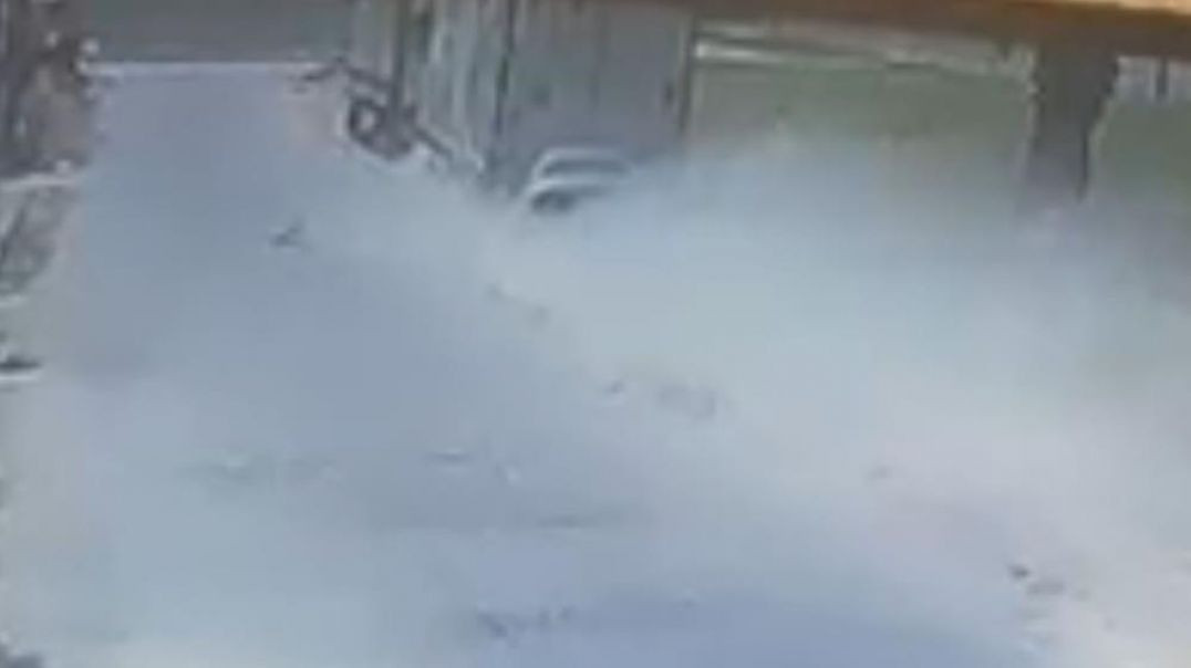 Bursa'da otomobilin tıra çarptığı an ortaya çıktı: 1 ölü!