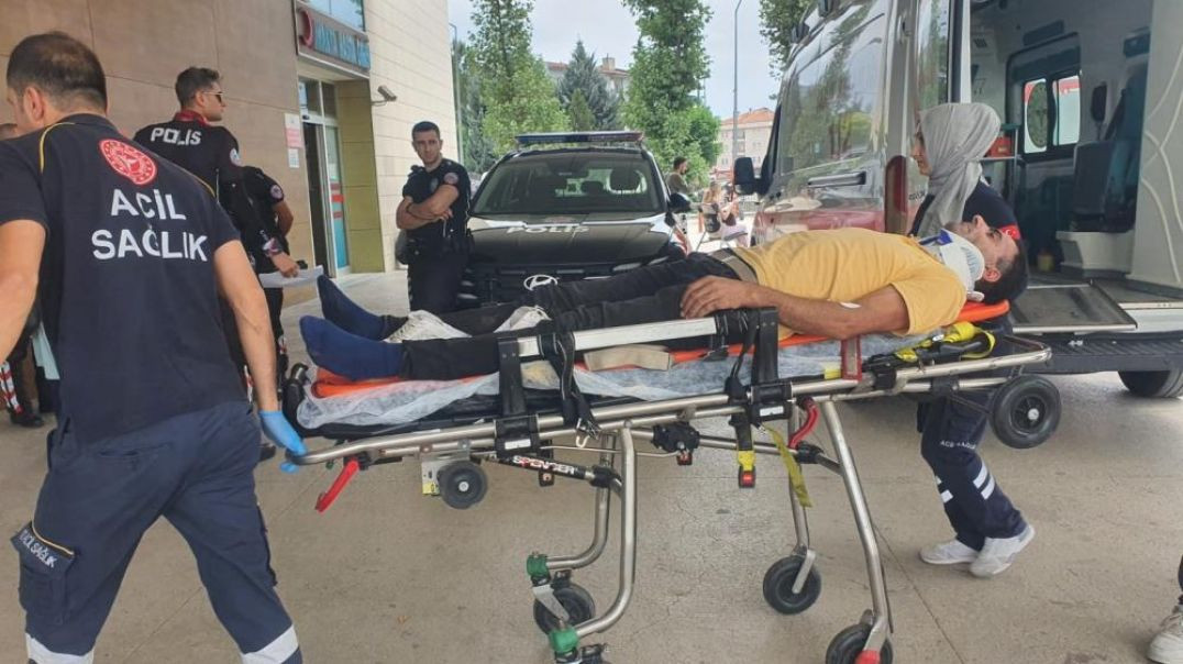 İnegöl'de otomobil ile kamyonet kafa kafaya çarpıştı: 6 yaralı