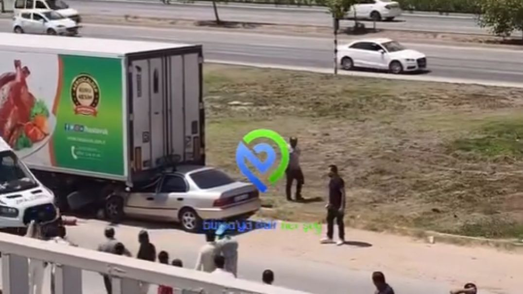 Bursa'da otomobil tıra arkadan çarptı: Sürücü hayatını kaybetti!