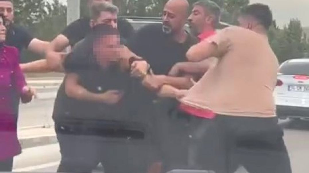 Bursa'da yol verme tartışması yumruklu kavgaya dönüştü