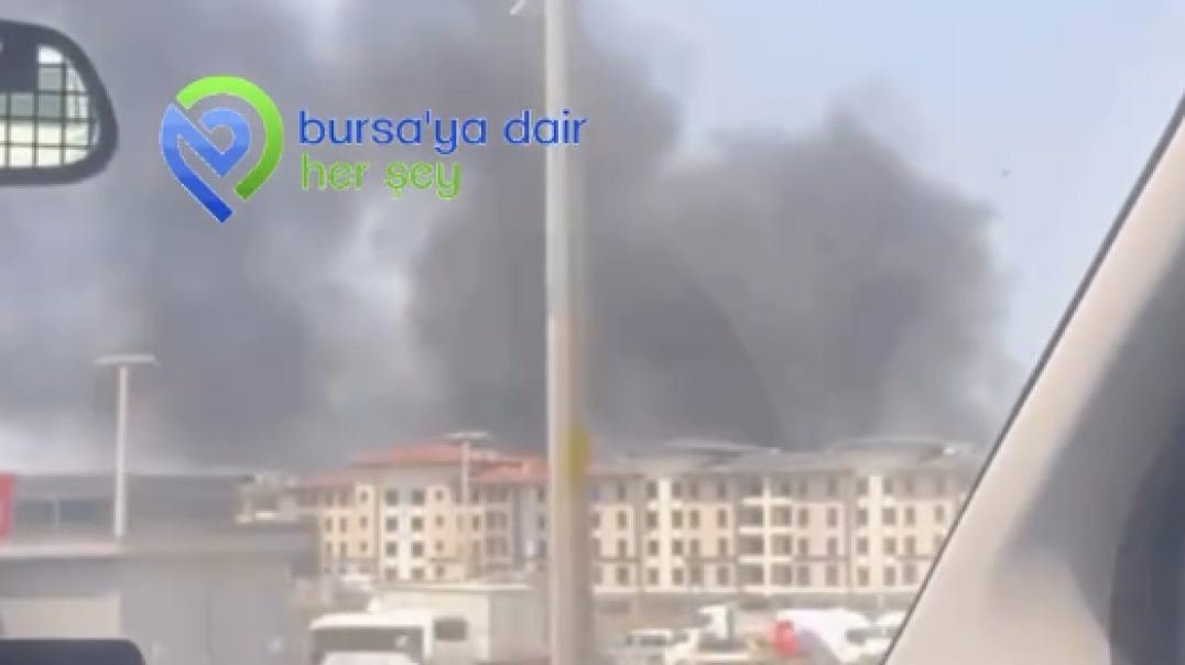Bursa'da tarlada yakılan atıklar gökyüzünü kara dumanla kapladı